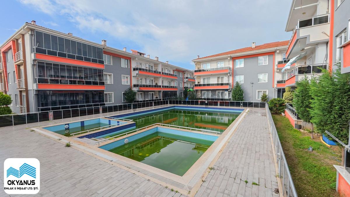 Karasu’da Satılık 2+1 Havuzlu Sitede Ferah Daire