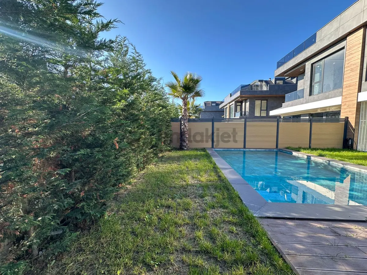 Beylikdüzü Gürpınar Da Site İçinde Triplex 7+2 Lüx Sıfır Villa - 24