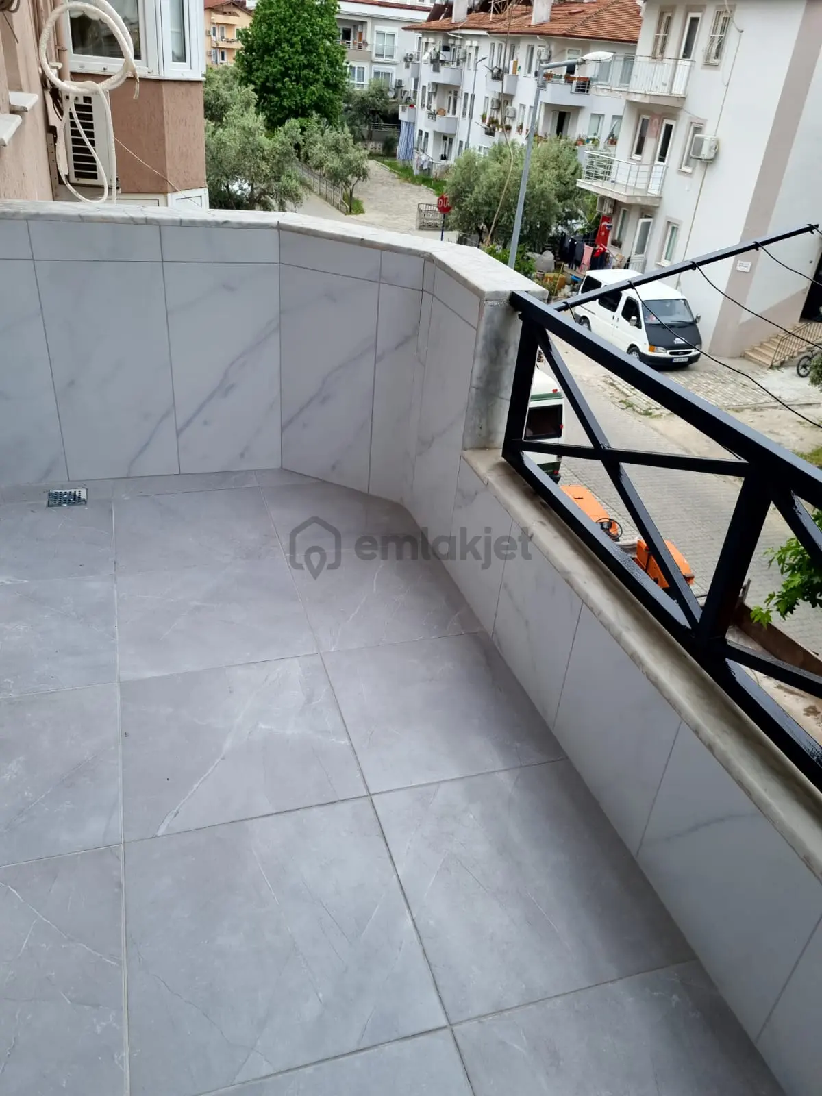 Tuzla Mahallesinde Büyük Tadilatlı 3+1 Daire - 13