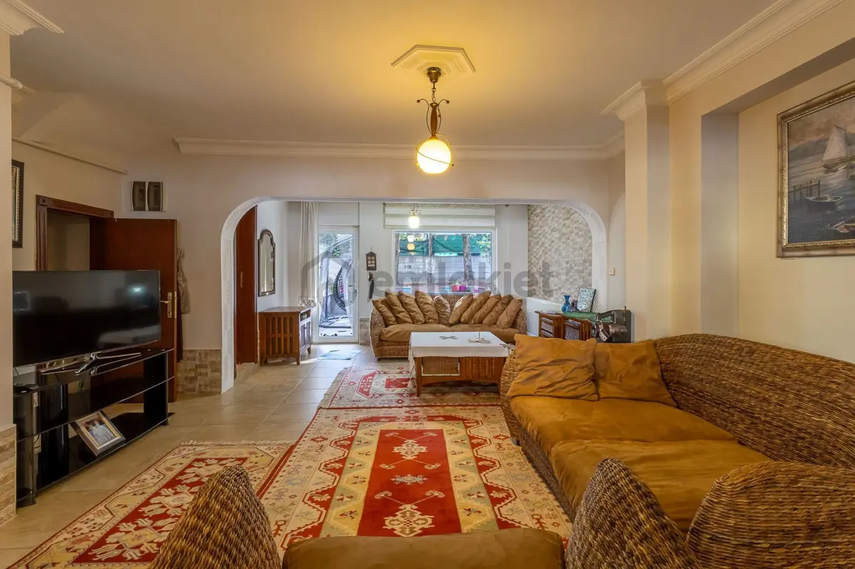 Angora Bulvarında 2.parselde,köşebaşı,satılık 5+2 Villa - 8