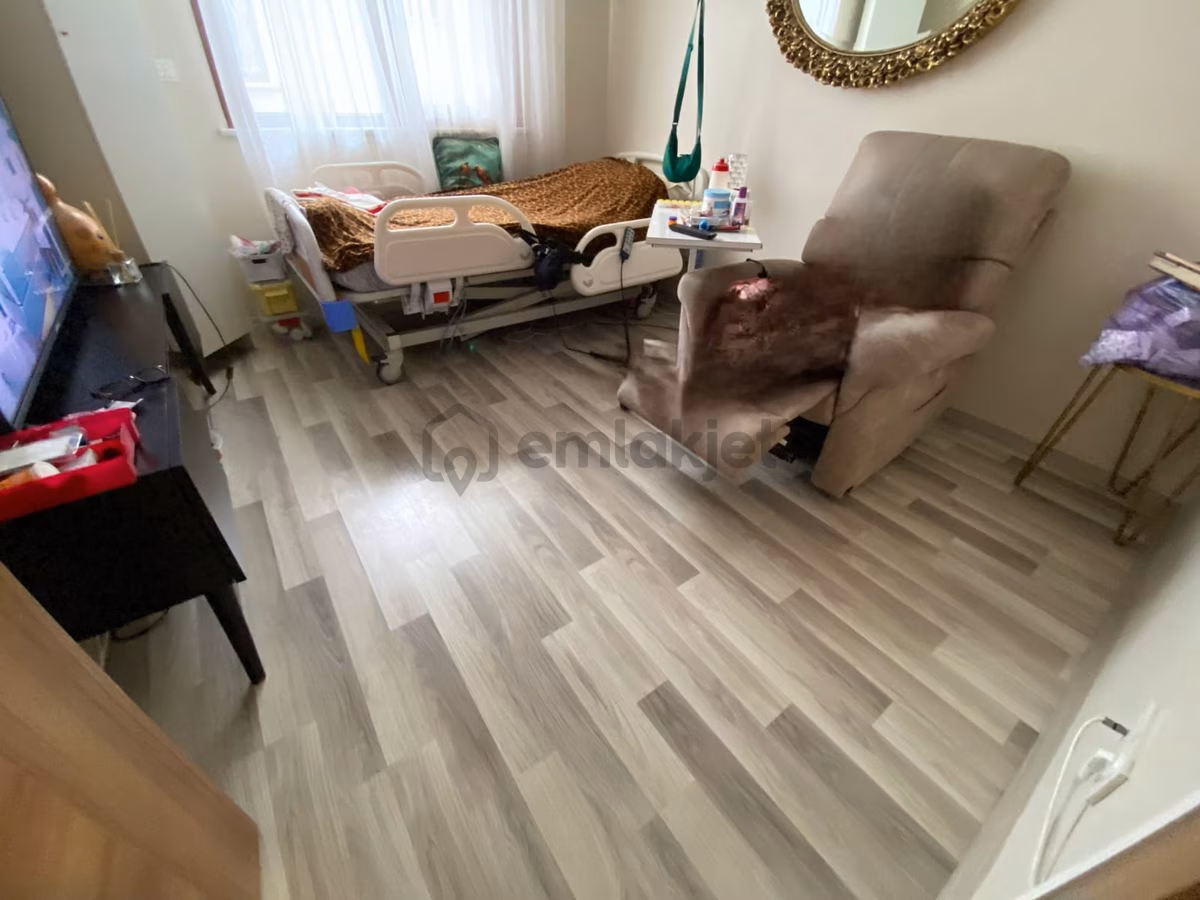 Altıntepede 5 Yıllık Binada Minibüse 1 Dk Geniş M2 3+1 - 22