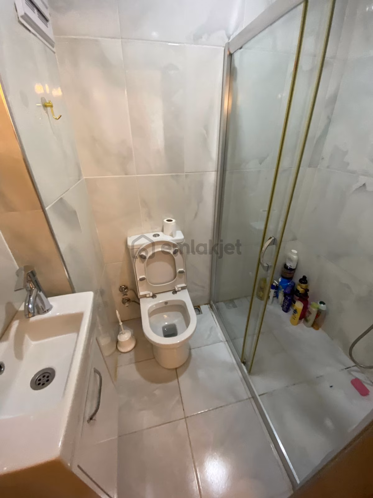 Altıntepede 5 Yıllık Binada Minibüse 1 Dk Geniş M2 3+1 - 25