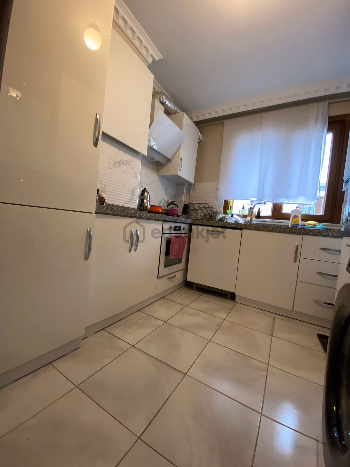 Altıntepede 5 Yıllık Binada Minibüse 1 Dk Geniş M2 3+1 - 9
