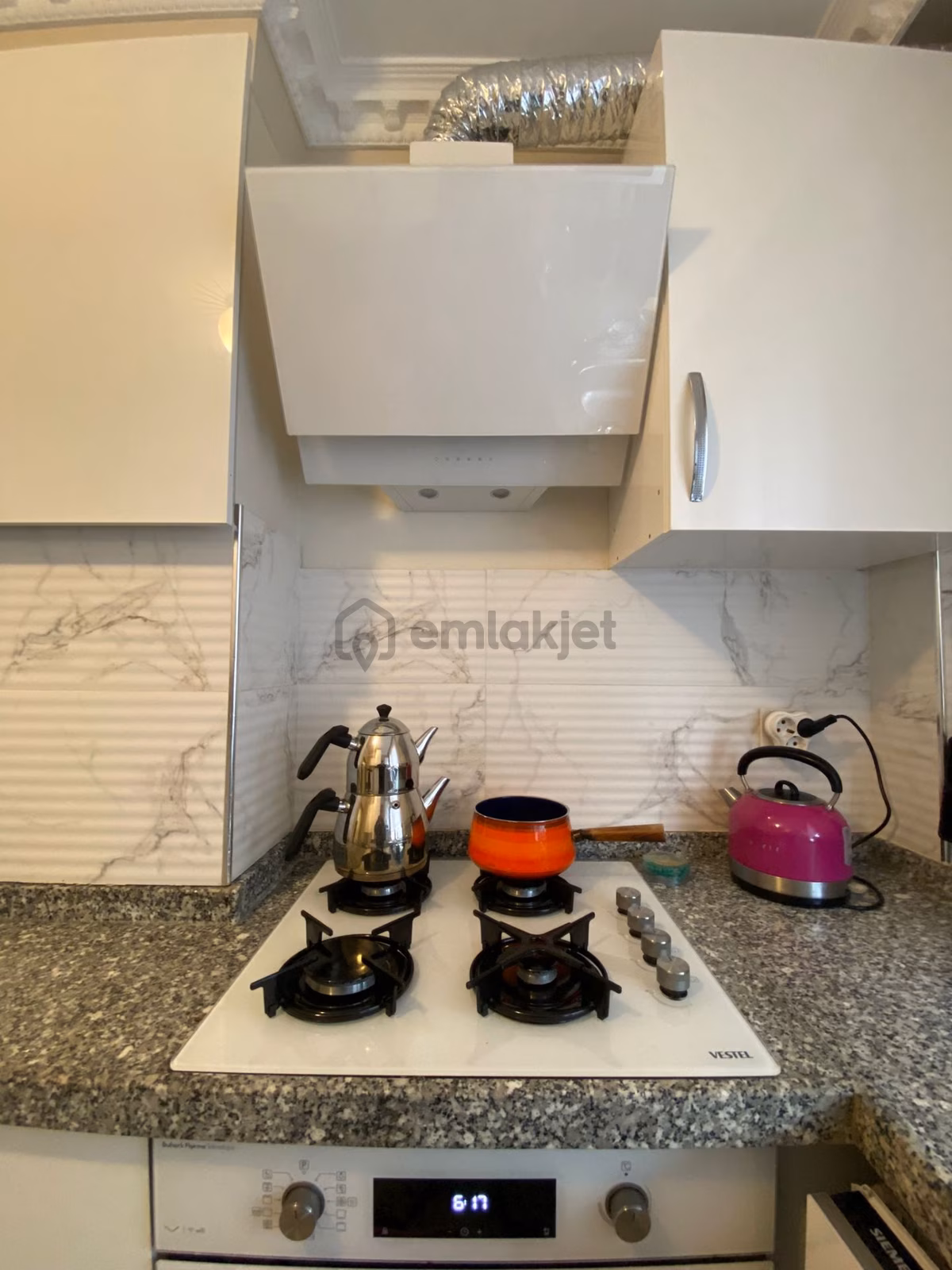 Altıntepede 5 Yıllık Binada Minibüse 1 Dk Geniş M2 3+1 - 7
