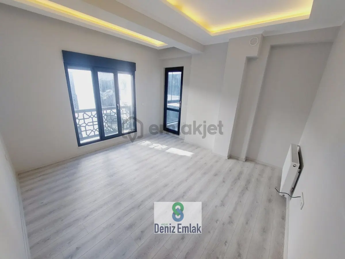 Denizden Akçayda Kapalı Mutfak Arakat Ebeveynli Satılık 2+1 Daire. - 8