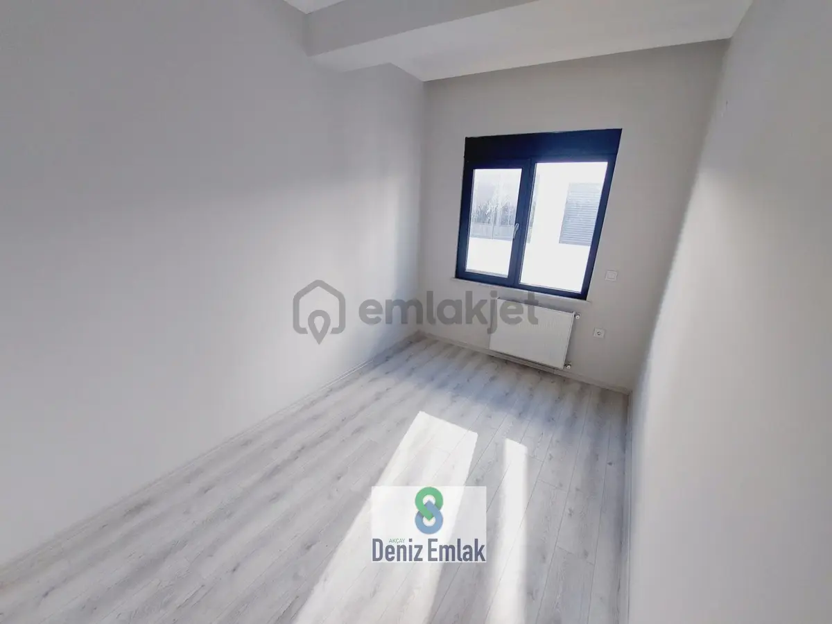 Denizden Akçayda Kapalı Mutfak Arakat Ebeveynli Satılık 2+1 Daire. - 5