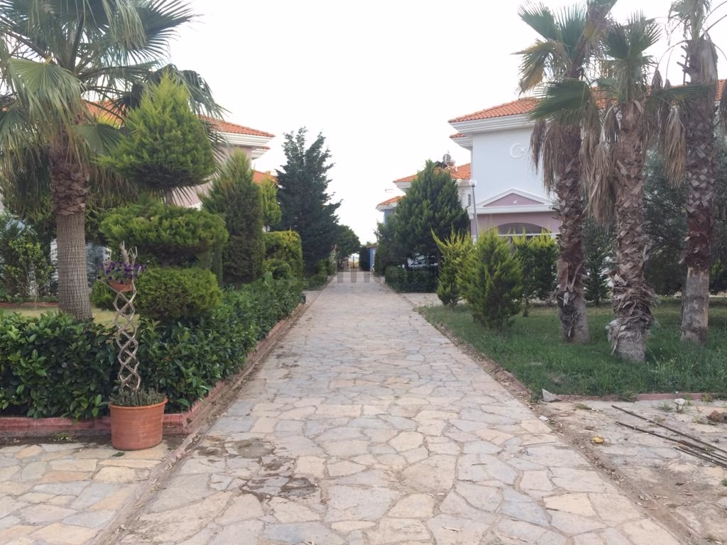 Ayvalık Sarımsaklı Da Satılık Villa.denize 100 Metre Mesafede - 2