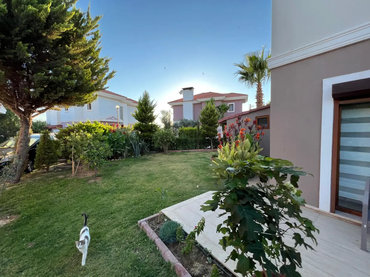 Balıkesir Ayvalık Sarımsaklı Da Satılık Villa.denize Sıfır. - 12