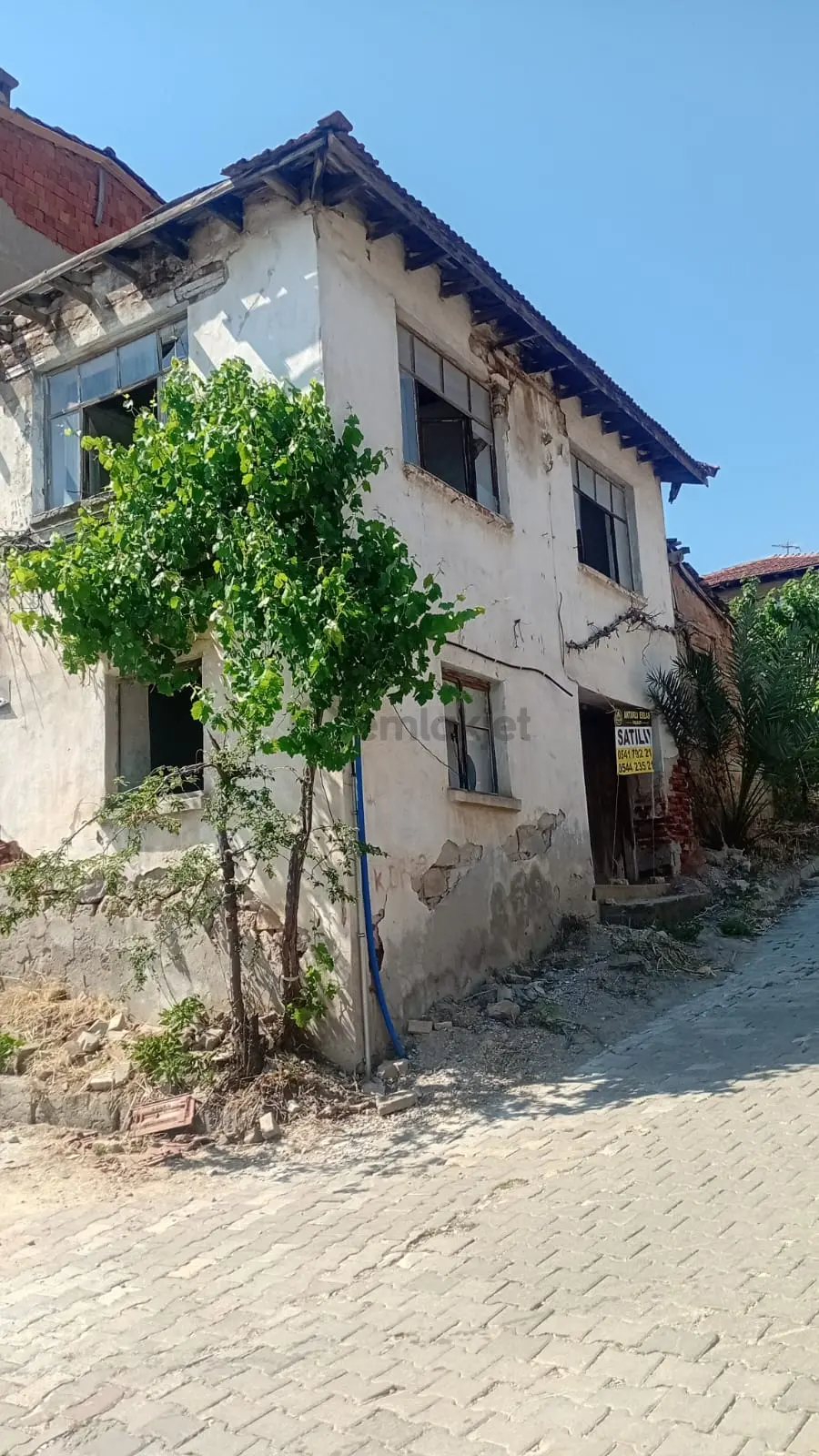 Muhteşem Konum Ve Manzaralı Bahçeli Kargir Ev - 12