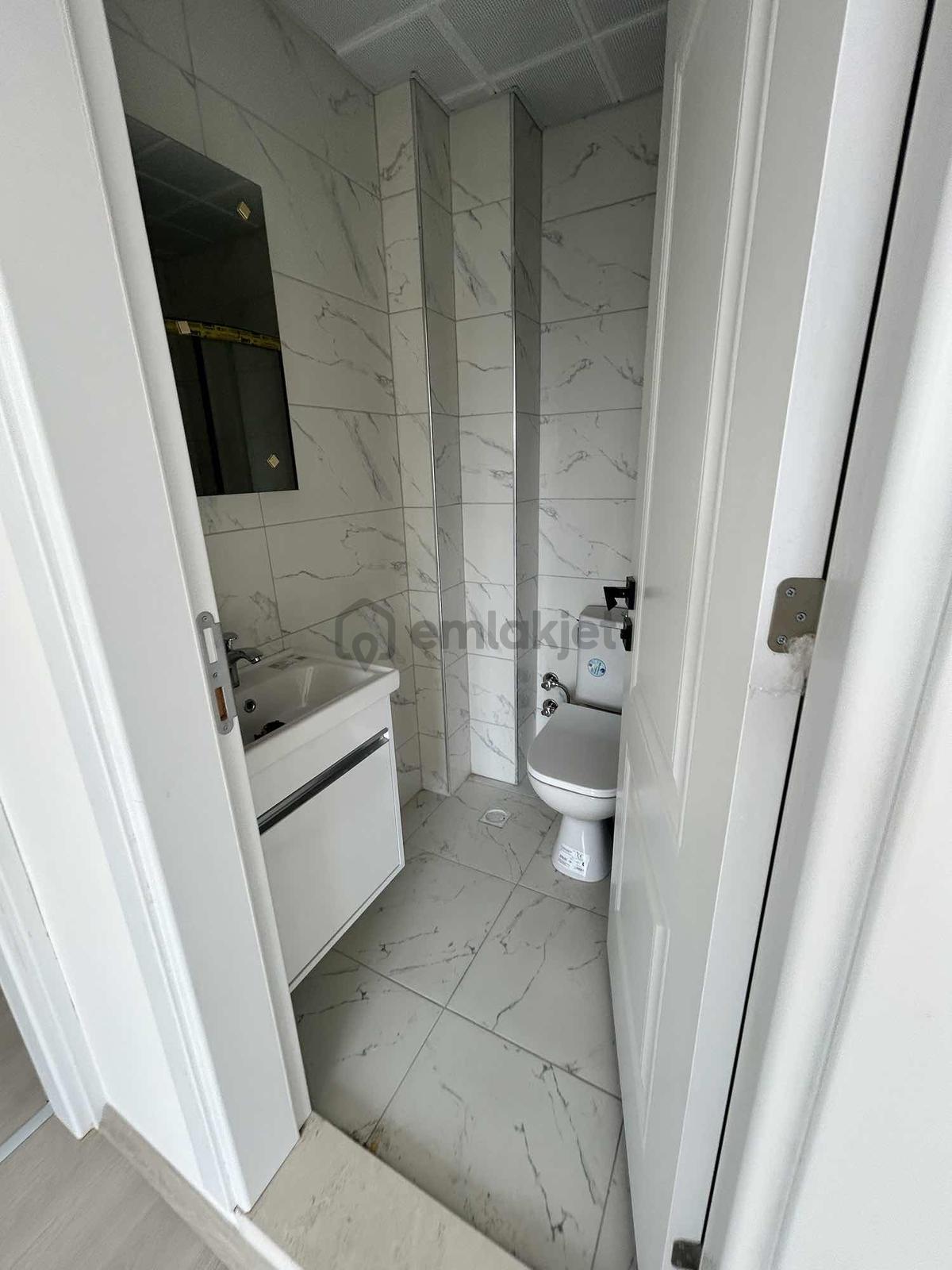 Asil Emlak'tn Muradiye'de Site İçersinde 1+1 Satılık Daire - 24