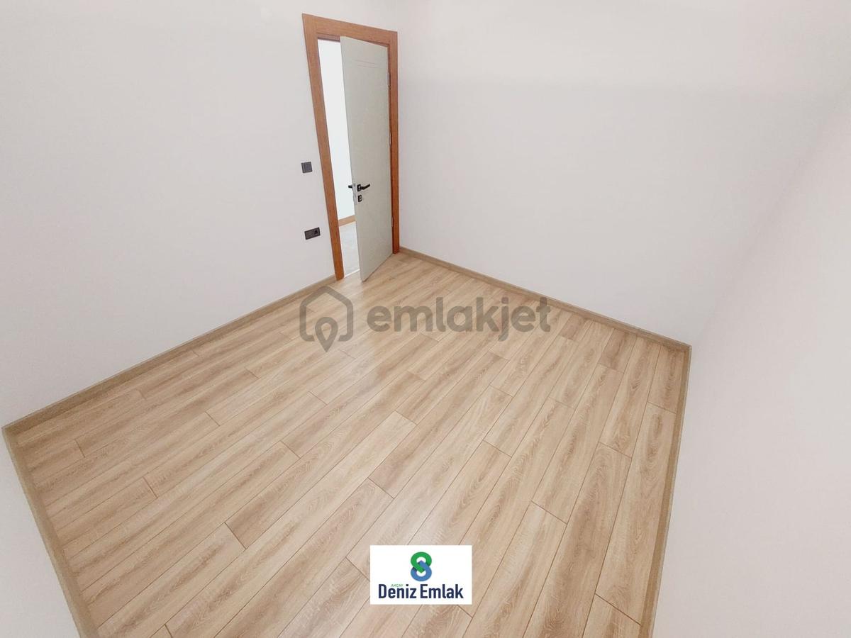Denizden Akçayda Öncephe Arakat Kapalı Mutfak Satılık 3+1 Daire. - 23