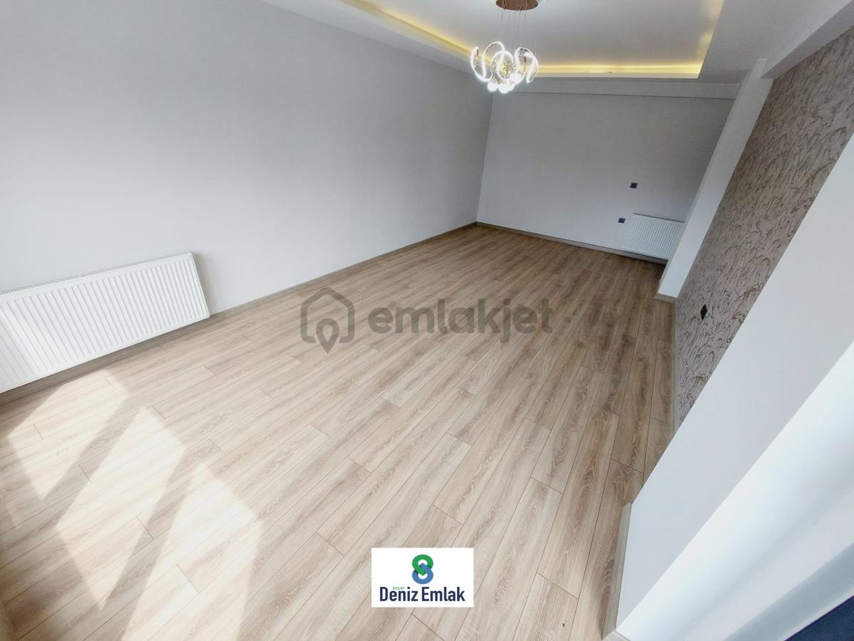 Denizden Akçayda Öncephe Arakat Kapalı Mutfak Satılık 3+1 Daire. - 26