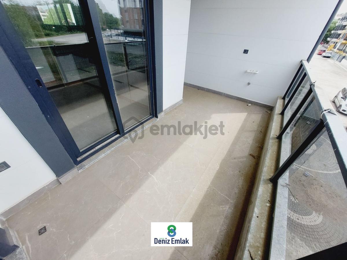 Denizden Akçayda Öncephe Arakat Kapalı Mutfak Satılık 3+1 Daire. - 28