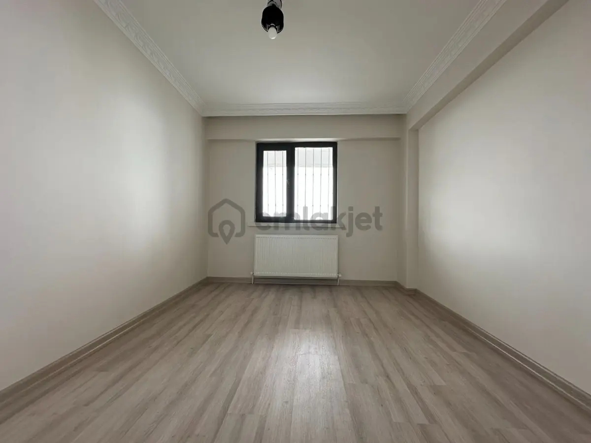Kuşcağız Mahallesi'nde Cadde Yakını 2+1 Daire! - 12
