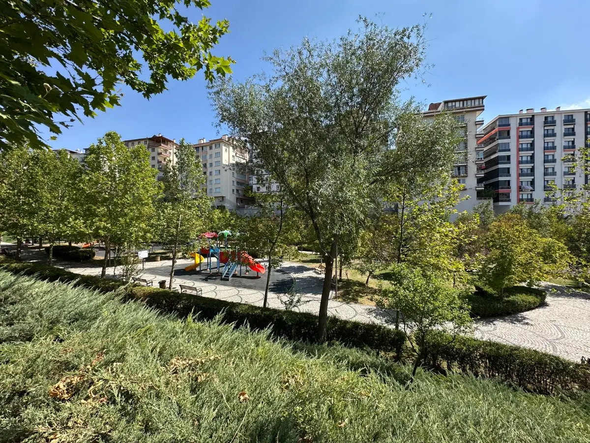 Kuşcağız Mahallesi'nde Cadde Yakını 2+1 Daire! - 25