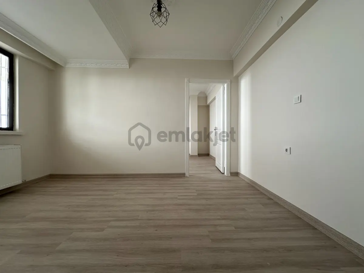 Kuşcağız Mahallesi'nde Cadde Yakını 2+1 Daire! - 18