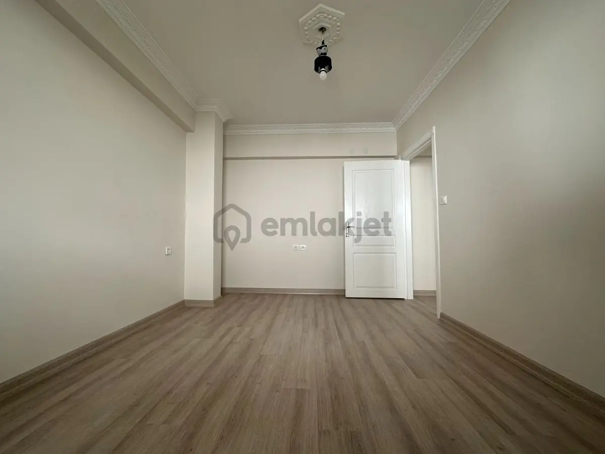 Kuşcağız Mahallesi'nde Cadde Yakını 2+1 Daire! - 19