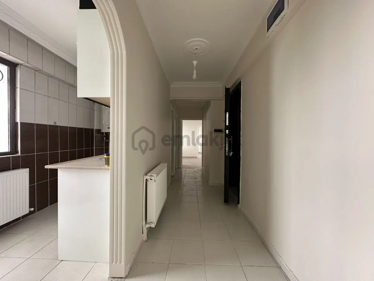 Kuşcağız Mahallesi'nde Cadde Yakını 2+1 Daire! - 22