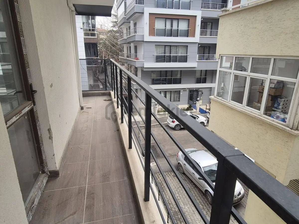 Ank Çank Bahcelievler Yeni Binada Ön Cephe Satılık 2+1 Daire - 18