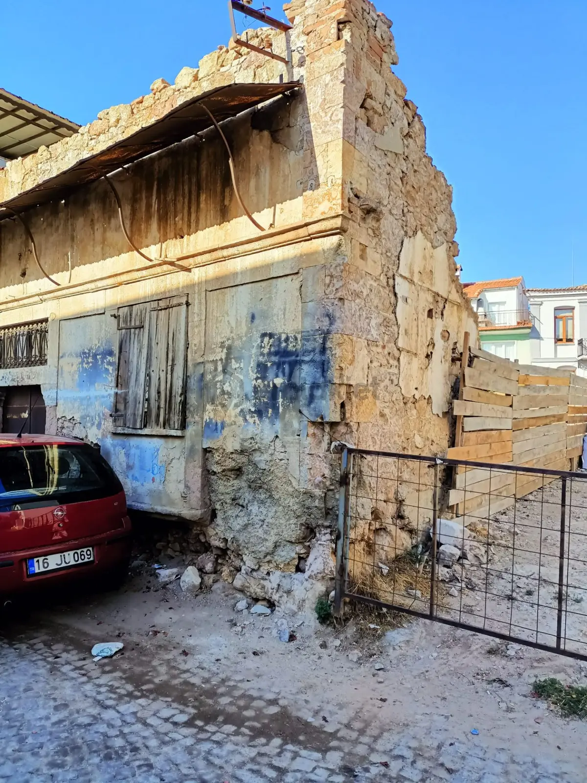 Ayvada'dan Ayvalık Merkez’de 2 Katlı Taş Rum Binası - 8