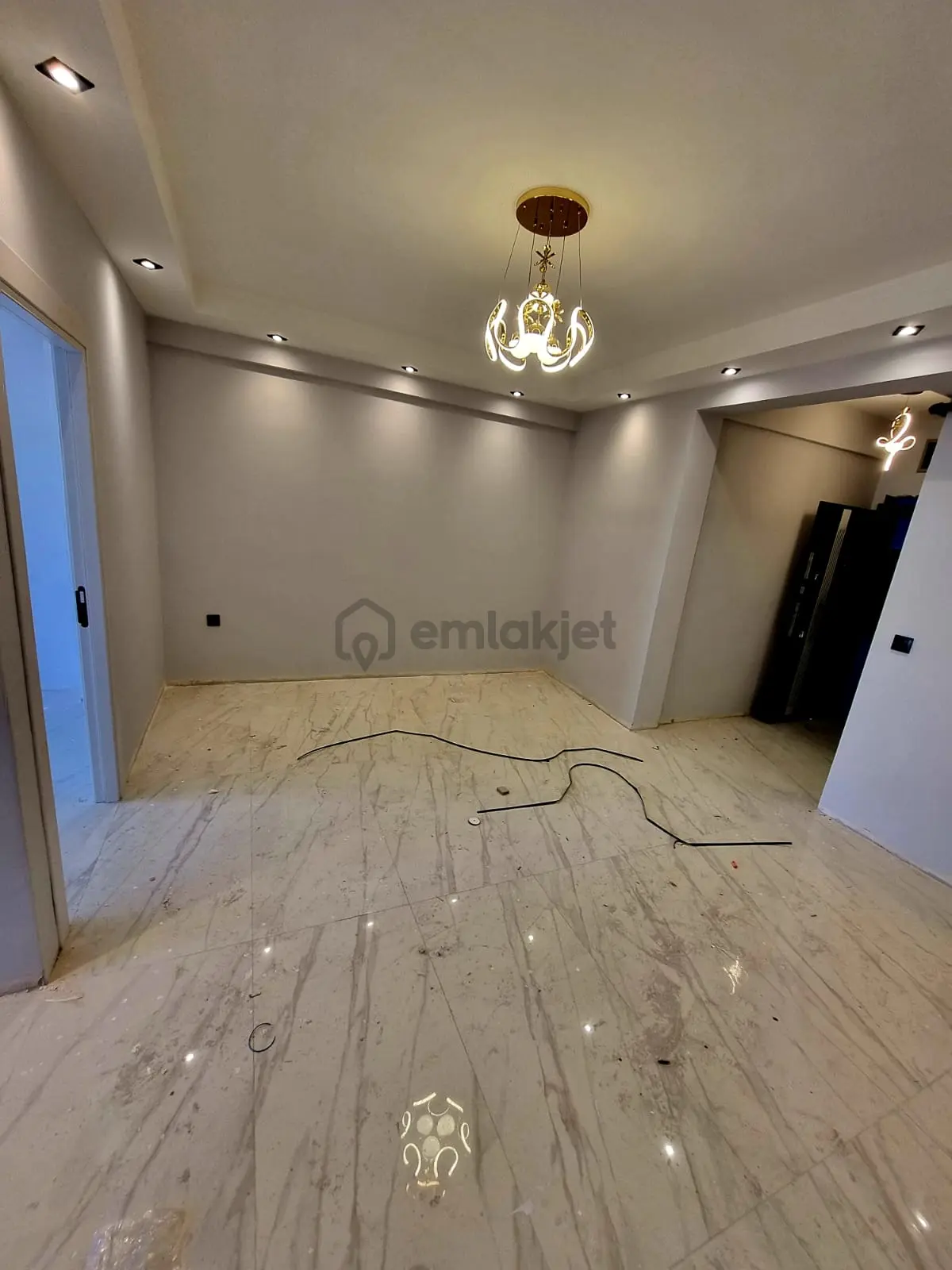 Çamlıca Mahallesinde Satılık 2+0 Daire - 6