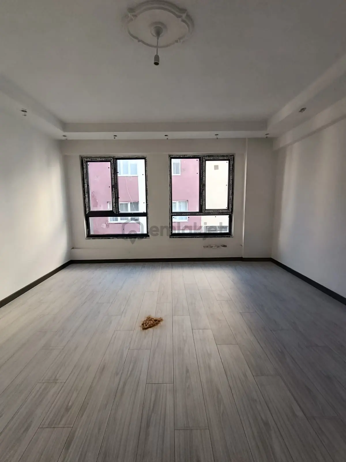 Ömür Mahallesinde 2+1 Sıfır Daire - 2