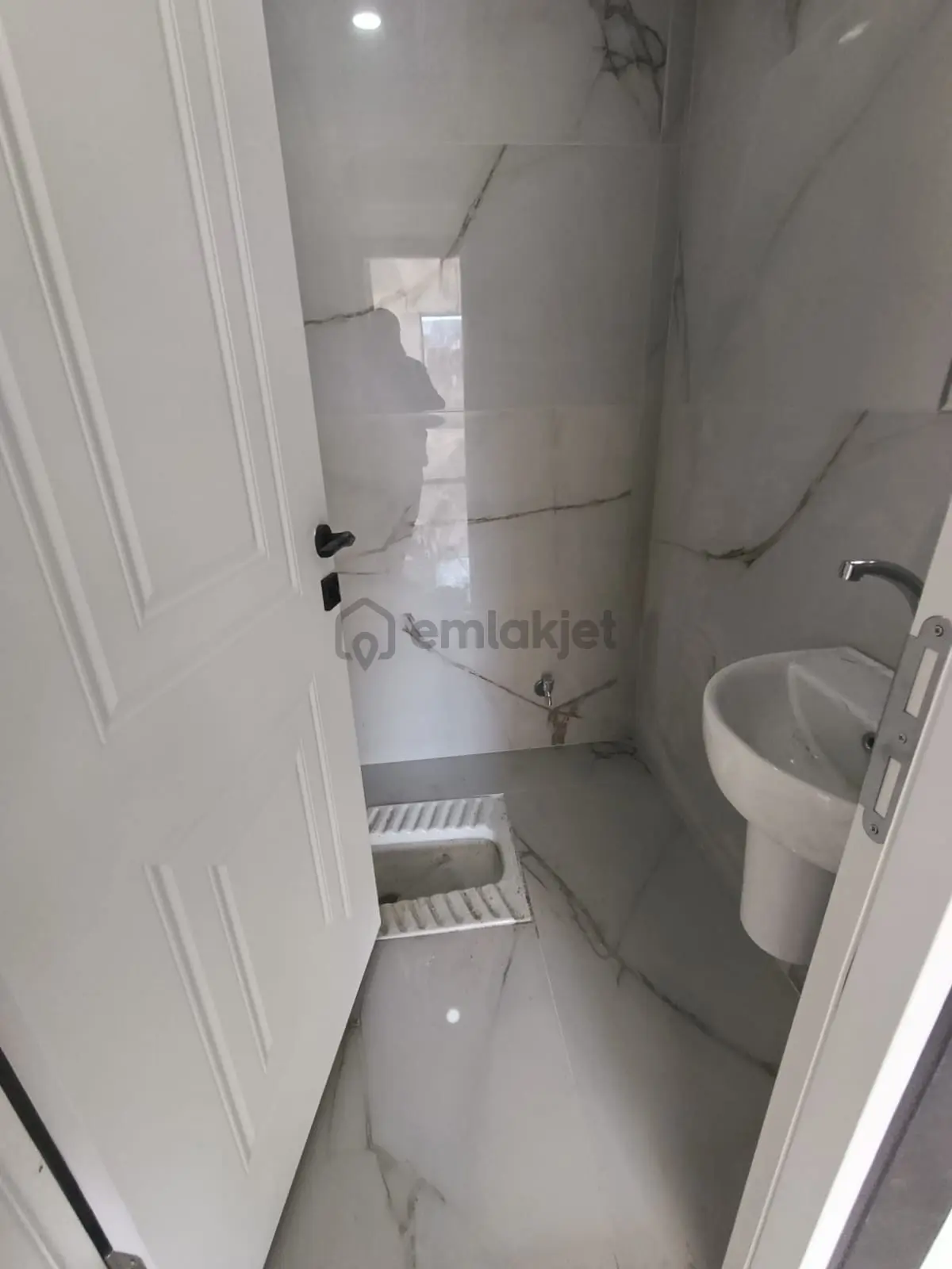 Ömür Mahallesinde 2+1 Sıfır Daire - 14