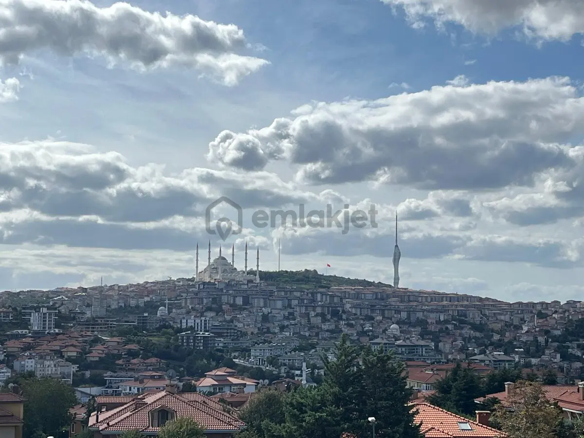 Naturel Emlaktan Çengelköyde 2+1 Geniş Daire