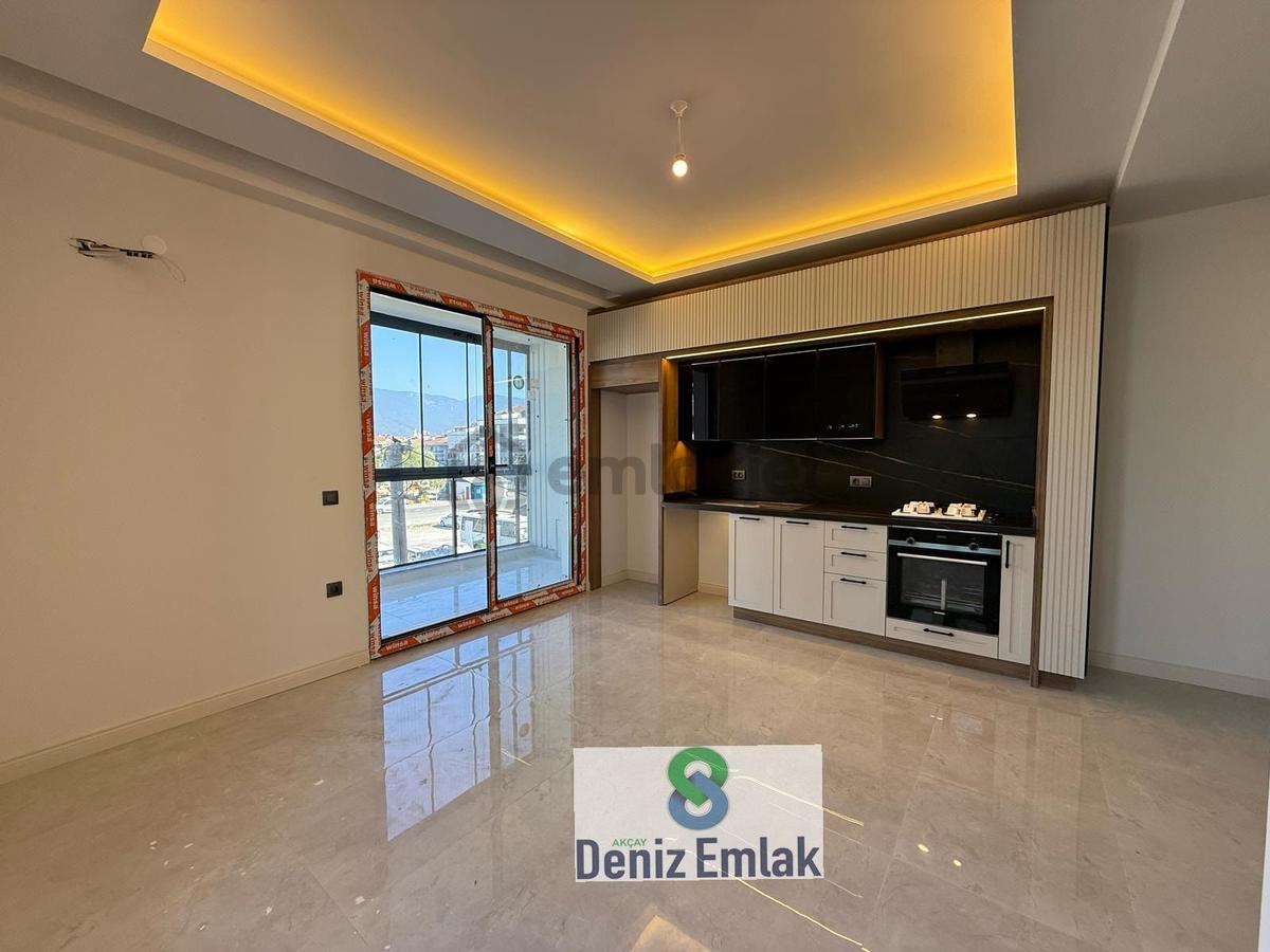 Denizden Akçayda Denize 50 M Mesafede Satılık 2+1 Daire.