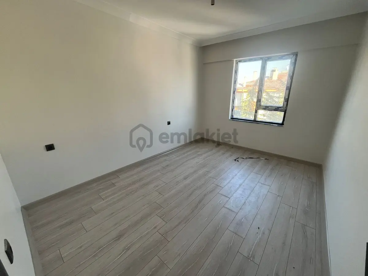 Şefkat Mahallesi'nde Sıfır 2+1 Katta Daire! - 15