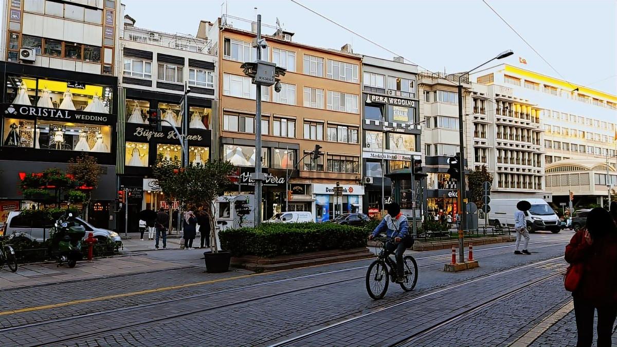 Bess'den Doktorlar Caddesi Üzeri Devren Kiralık İş Yeri