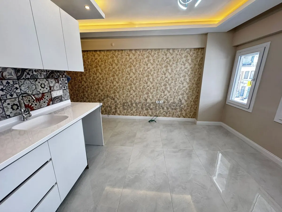Denize Yürüme Mesafesinde Satılık 1+1 Daire - 12