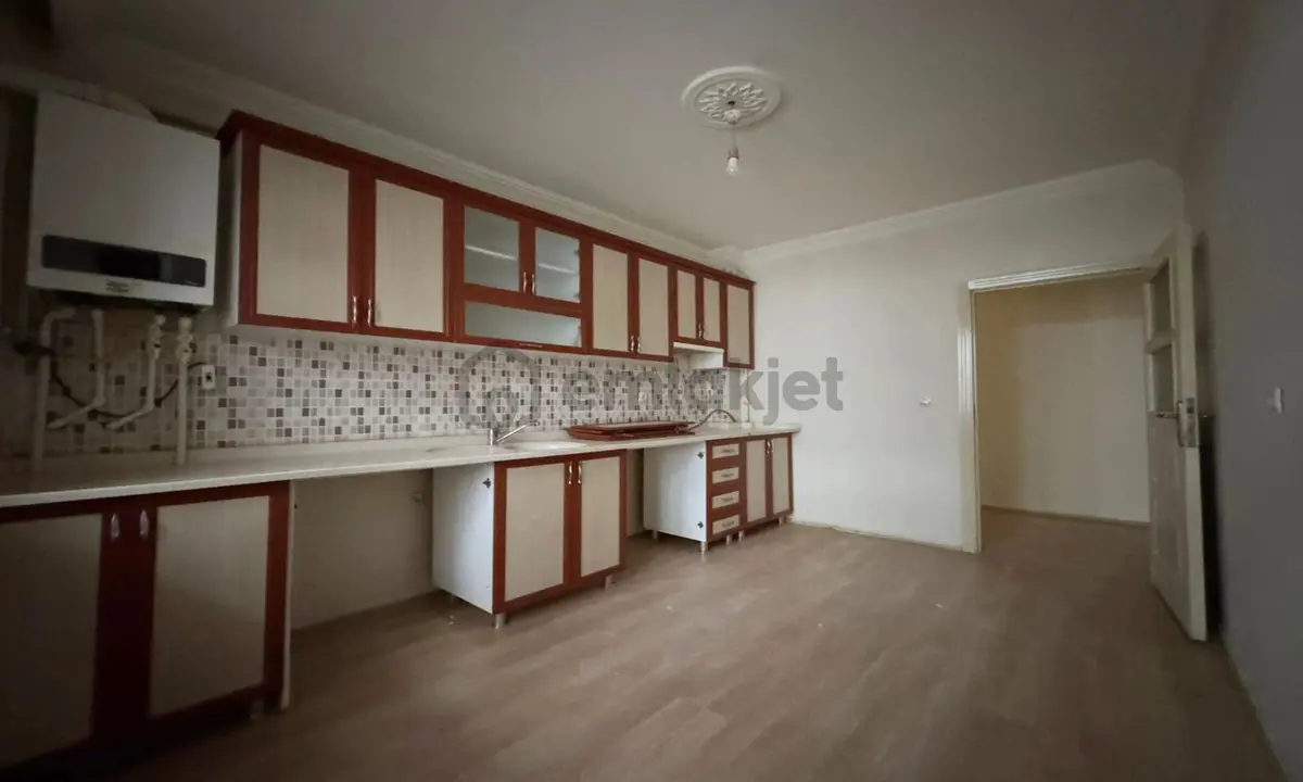 Ufuktepe Mahallesi'nde Kat Konumunda 3+1 Daire! - 3