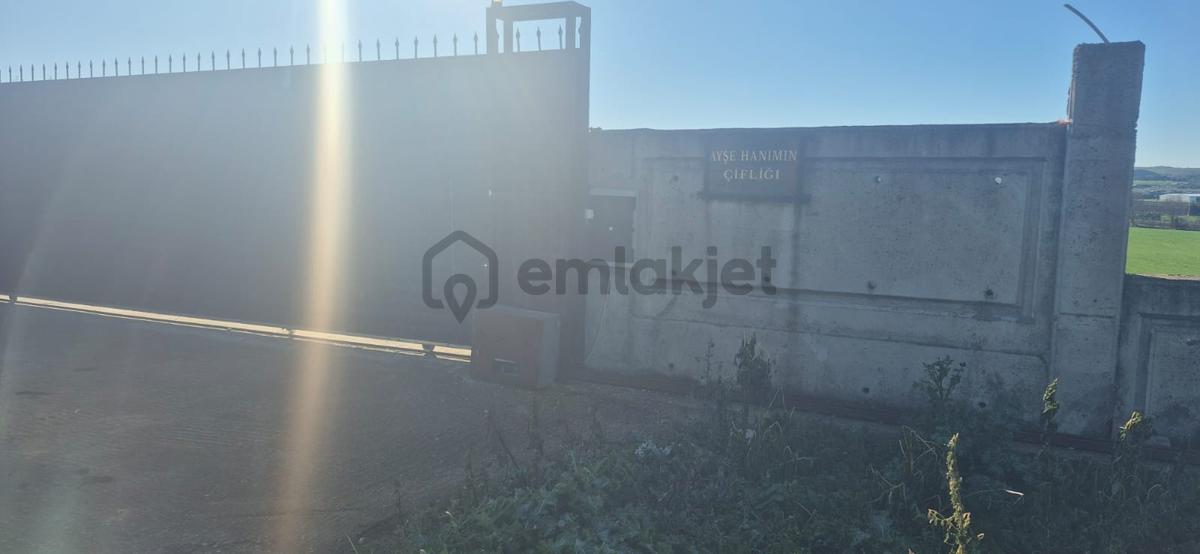 Çatalca Çakıl'da, İyi Konumda, İçinde 100 M² Yapı, %15 Yapı İzni - 20