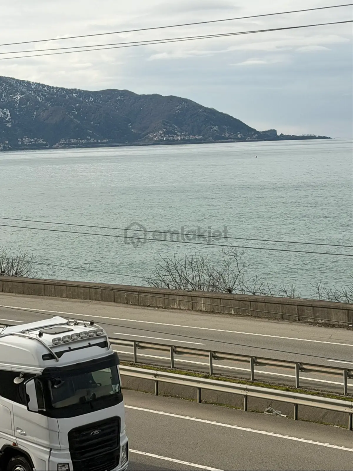 Karadeniz Sahil Yolu Üzerinde Denize Sıfır Satılık Daire - 18