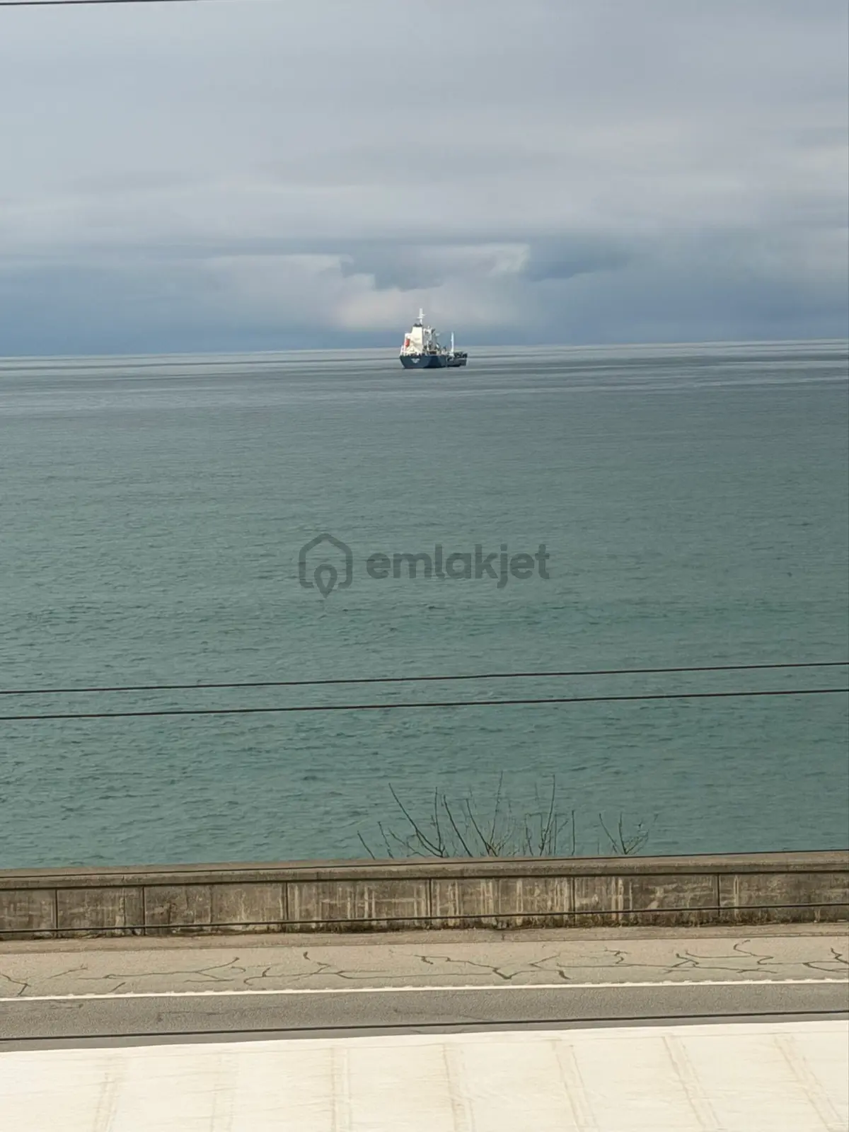 Karadeniz Sahil Yolu Üzerinde Denize Sıfır Satılık Daire - 13
