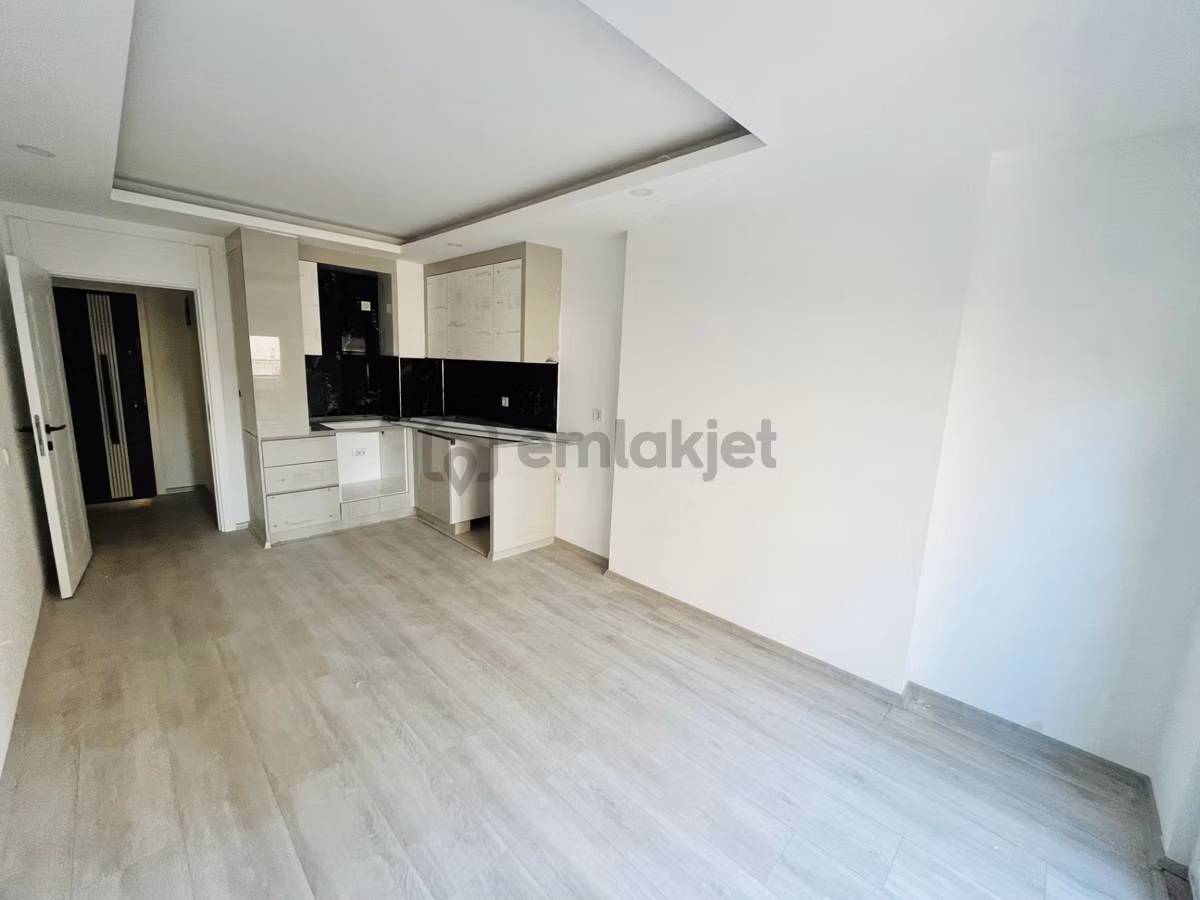 Cumhuriyette Katta Sıfır, Kullanışlı 1+1 Daire - 3