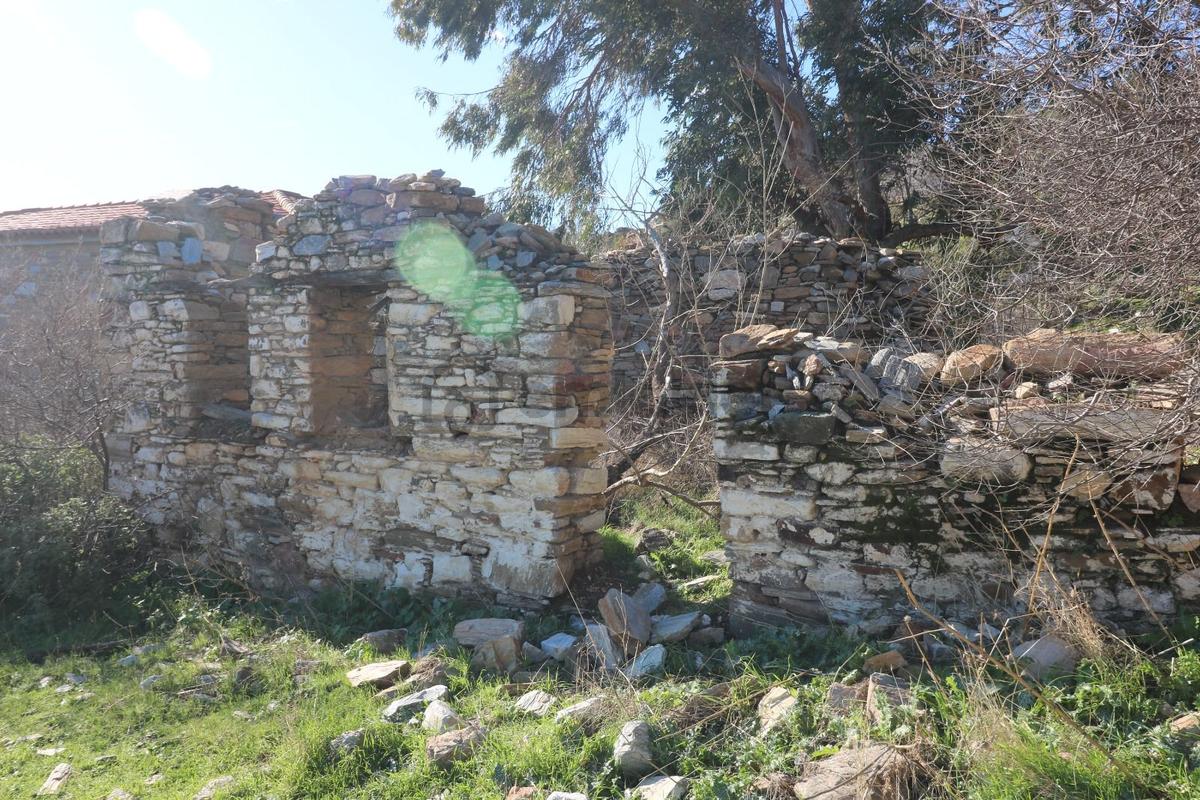 Eski Doğanbey'de, İçinde Yıkık Ev Bulunan Arsa - 23