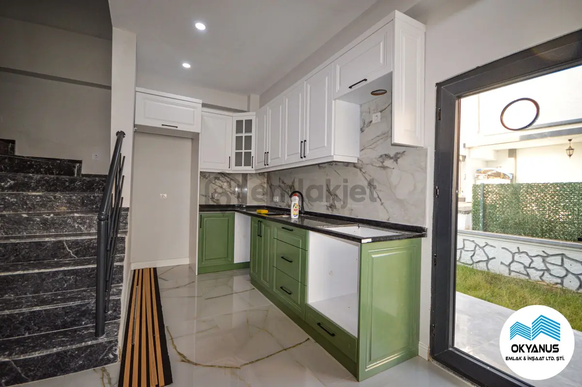 Kocaali De Bahçeli Şık Mutfak Dolaplarıyla 3+1 Villa - 12