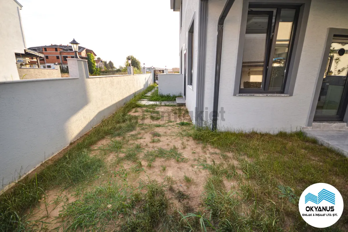 Kocaali De Bahçeli Şık Mutfak Dolaplarıyla 3+1 Villa - 6