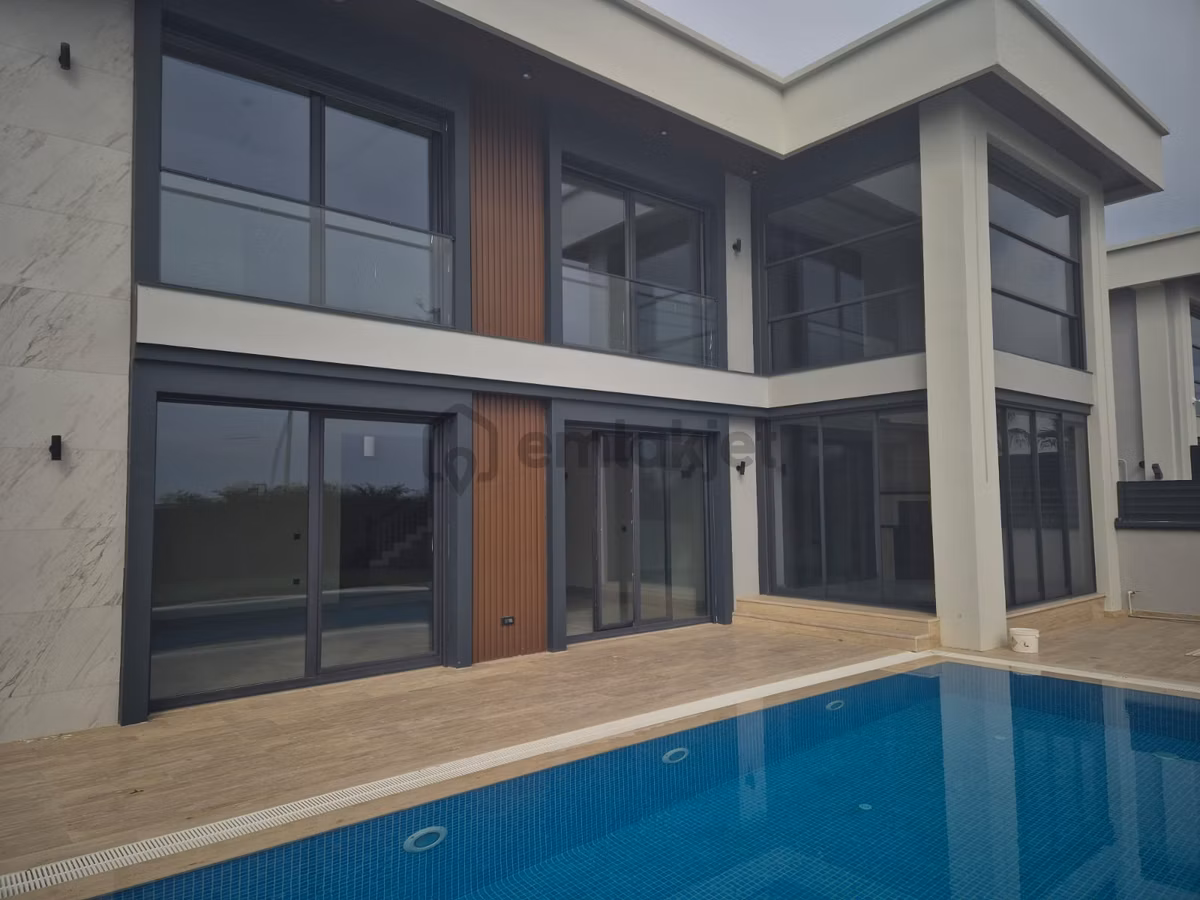 Önerlerde 5+1 Ultra Lüx Müstakil Havuz Ve Bahçeli Satılık Villa
