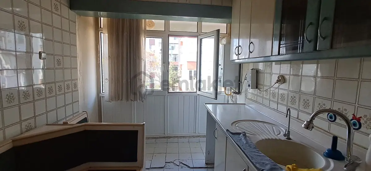 Bağlarbaşında 3+1 Katta Manzaralı Daire - 5