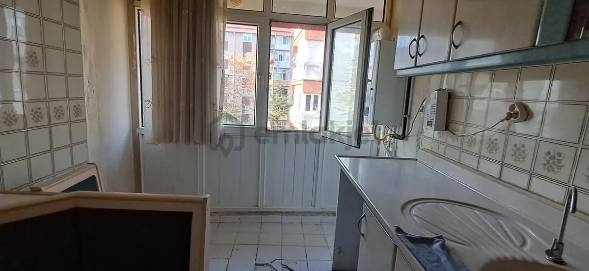 Bağlarbaşında 3+1 Katta Manzaralı Daire - 6