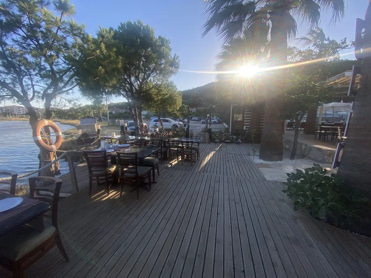 Ayvalık Sarımsaklı Da Satılık Otel-cafe-restaurant-bar. - 2