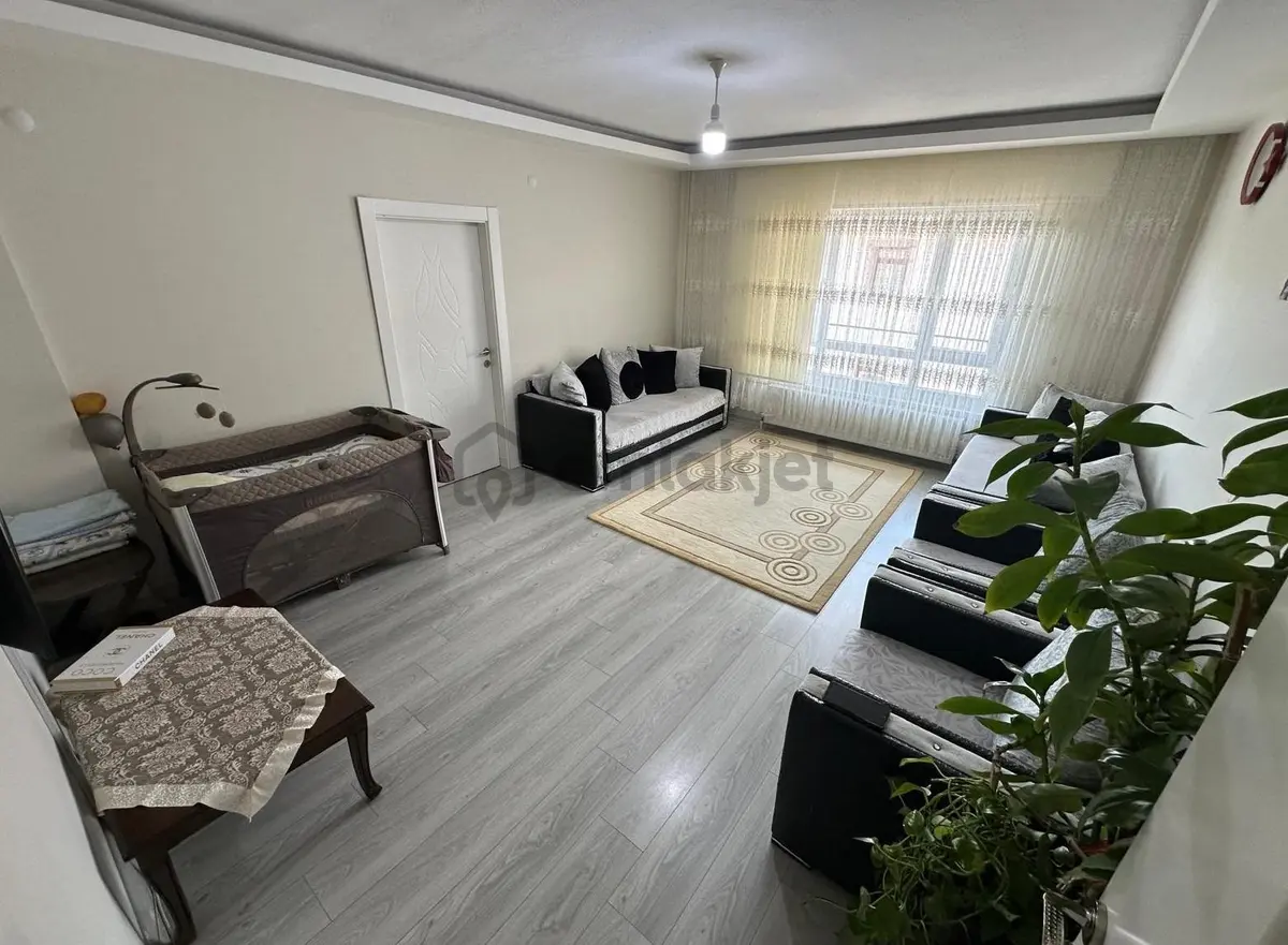 Hayal^den Ahievran Cad. Üzerinde E. Banyolu Geniş Full Yapılı Ön Cp. 3+1 Fırsat Daire ! - 11