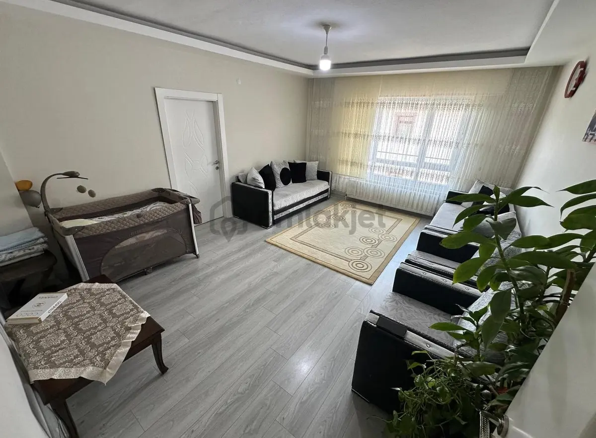 Hayal^den Ahievran Cad. Üzerinde E. Banyolu Geniş Full Yapılı Ön Cp. 3+1 Fırsat Daire ! - 10
