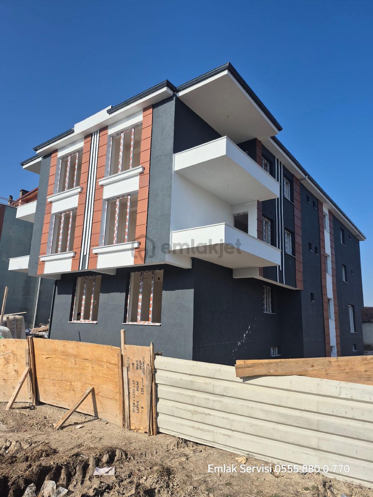 Temellı Merkezde Asansörlü Ön Cephe 2+1 - 10