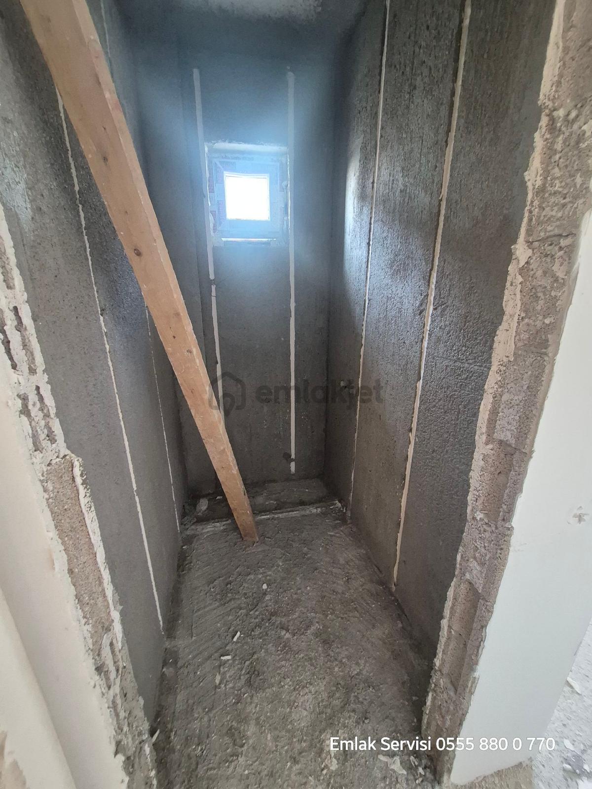 Temellı Merkezde Asansörlü Ön Cephe 2+1 - 8