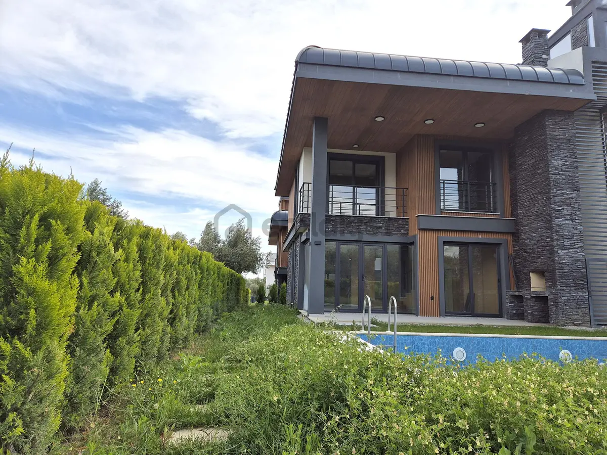Akçay Artı Emlak'tan Güre'de Satılık 4+1 Ultra Lüx Havuzlu Villa