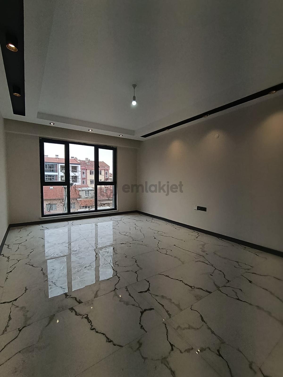 Çamlıca Mahallesinde 3+1 Sıfır Daire - 8